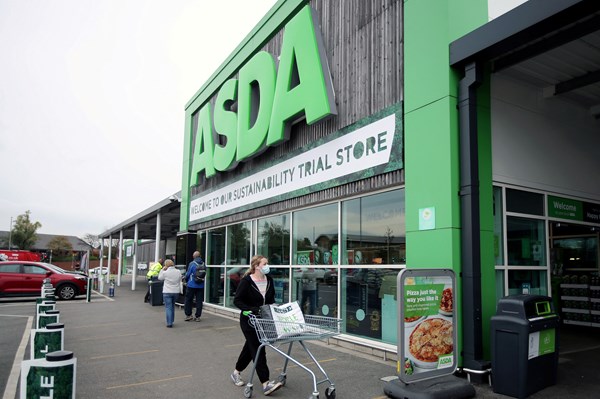 Tương lai bất định của chuỗi siêu thị lớn thứ ba tại Anh