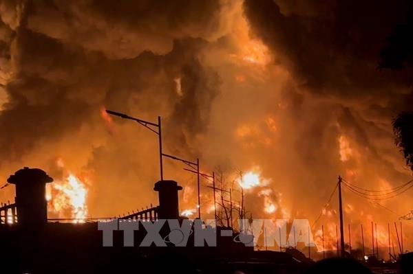 Guinea công bố quốc tang 3 ngày sau vụ cháy nổ kho xăng dầu 