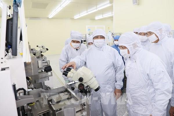 Thủ tướng Phạm Minh Chính thăm Công ty sản xuất chíp bán dẫn tại Bắc Giang