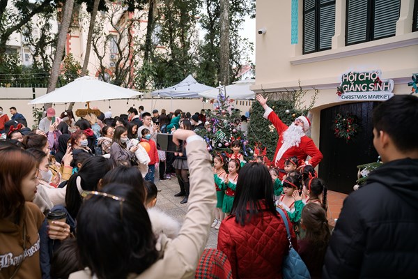 Hội chợ Giáng Sinh rộng phủ mến yêu bên trên Tp. Hồ Chí Minh
