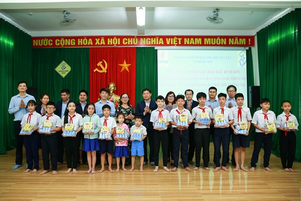 BSR trao quà cho 124 học sinh của Trung tâm nuôi dạy trẻ khuyết tật Võ Hồng Sơn