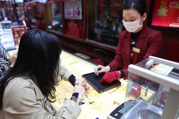 Nguyên nhân nào khiến giá vàng SJC tăng “dựng đứng”?