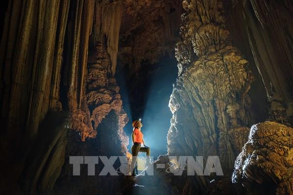 Khám phá hang động Tú Làn (Quảng Bình)