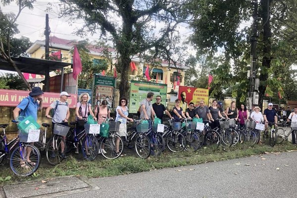 Độc đáo tour du lịch giảm rác thải nhựa tại Huế