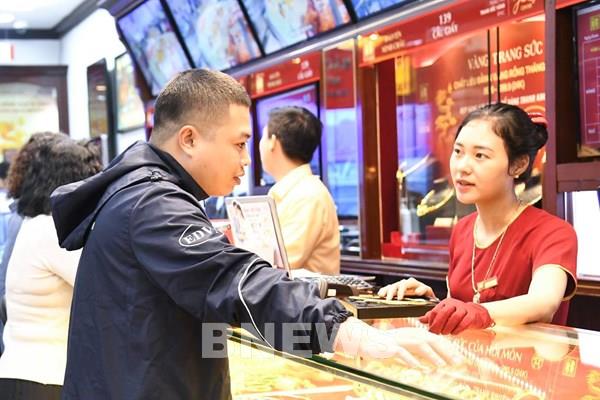 Xu hướng giá vàng miếng giảm theo thế giới