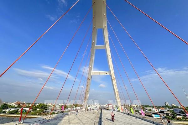 Thông xe kỹ thuật cầu Trần Hoàng Na bắc qua sông Cần Thơ