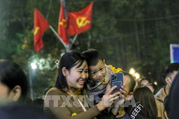 “Biển người” chờ đón sự kiện Countdown