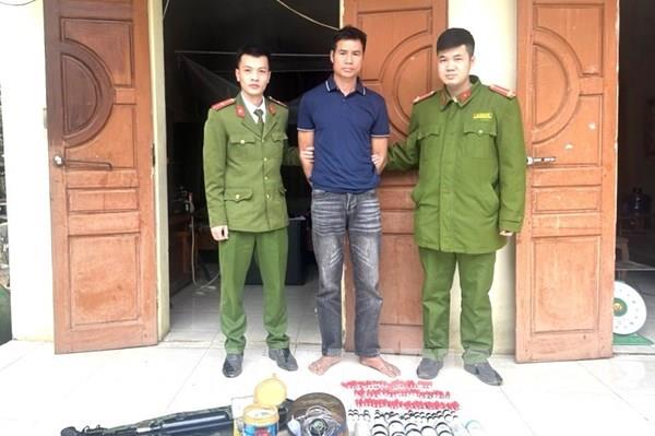Bắt giữ khẩn cấp đối tượng tàng trữ, chế tạo pháo nổ trái phép