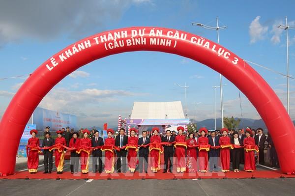 Quảng Ninh đưa vào sử dụng thêm cây cầu qua vịnh Cửa Lục