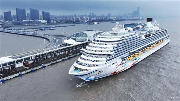 Trung Quốc khai thác thương mại siêu du thuyền nội địa đầu tiên