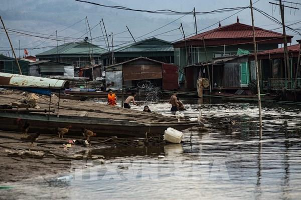 Tiềm ẩn rủi ro mất an toàn lưới điện nơi làng vạn chài dưới chân cầu Hòa Bình 3