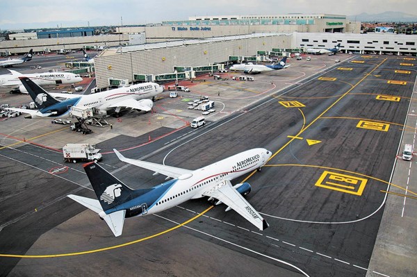 Nguyên nhân nào khiến giá vé máy bay tăng mạnh?