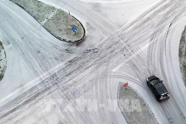 Không khí lạnh khiến giao thông tại Pháp đảo lộn