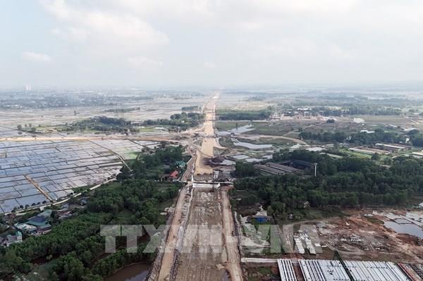Đưa ít nhất 130 km đường bộ cao tốc vào khai thác