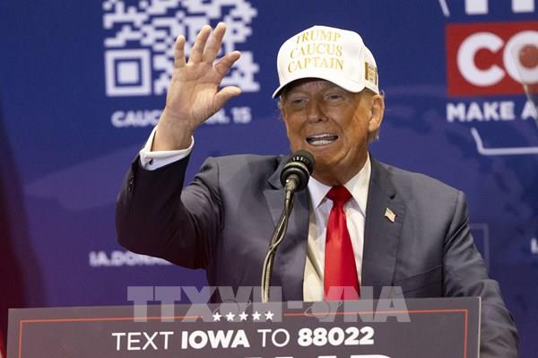 Cựu Tổng thống Donald Trump chiến thắng trong cuộc bầu cử sơ bộ tại Iowa