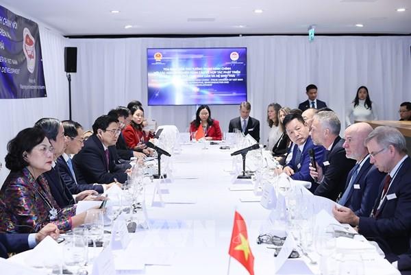 WEF Davos 2024: Thủ tướng Phạm Minh Chính chủ trì tọa đàm với các doanh nghiệp