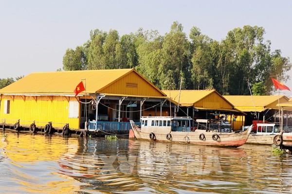 Độc đáo làng bè sắc màu ngã ba sông Châu Đốc