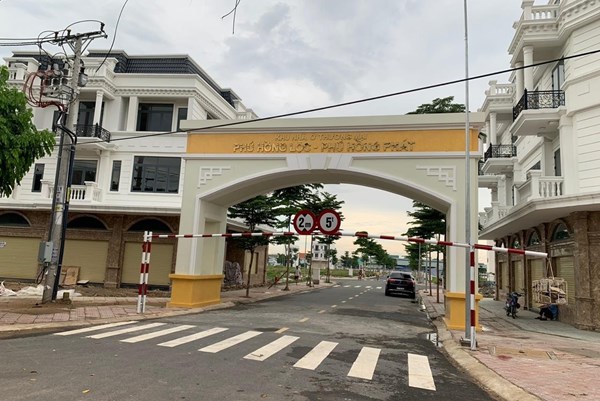 Ngăn chặn các giao dịch đất đai của Công ty Phú Hồng Thịnh