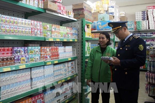 Quản lý thị trường hướng dẫn cách phân biệt hàng thật, hàng giả