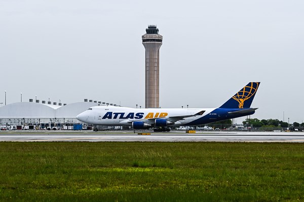 Máy bay của Atlas Air phải hạ cánh do lỗi động cơ