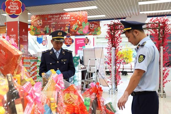 Siết chặt kiểm soát thị trường dịp Tết Nguyên đán