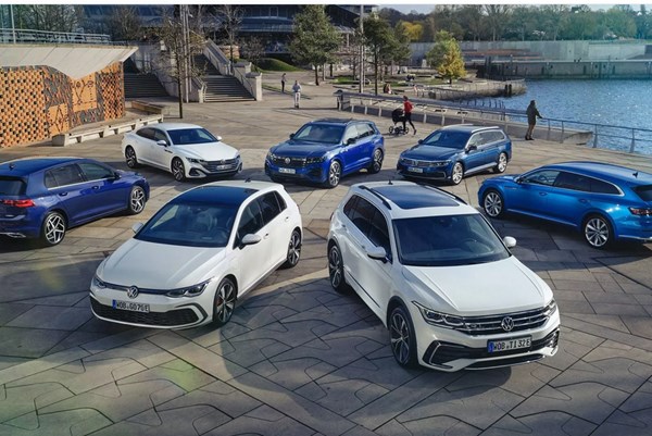 Doanh số bán ô tô ở châu Âu phục hồi, xe điện vượt xe chạy diesel