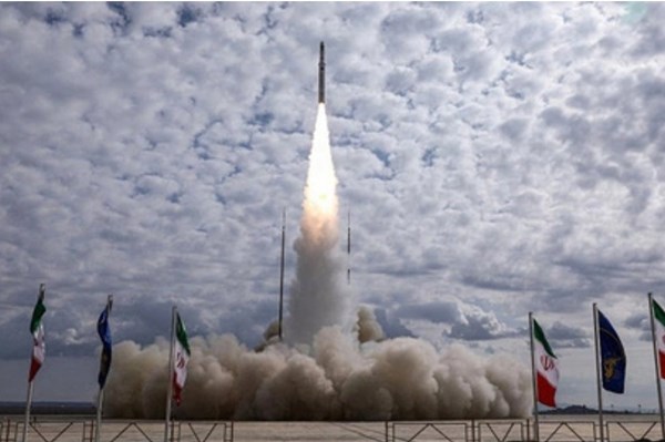 Vệ tinh do Iran tự chế tạo gửi tín hiệu đầu tiên về Trái Đất