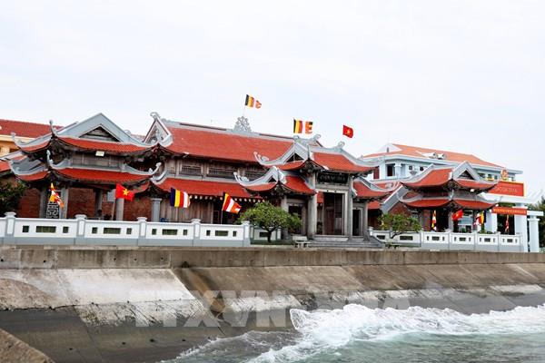 Vẻ đẹp chùa Đá Tây giữa trùng khơi Quần đảo Trường Sa