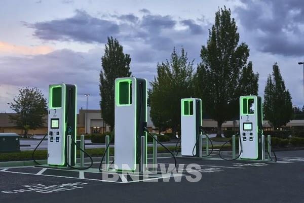 Gần 20 bang kiện chính quyền Mỹ về ngân sách mở rộng trạm sạc xe điện