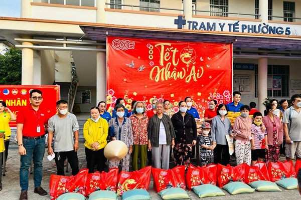 Central Retail trao tặng 4.700 phần quà Tết cho hộ gia đình khó khăn