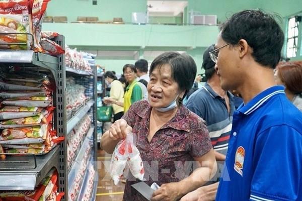 “Siêu thị mini 0 đồng” mang Tết đến với người dân khó khăn