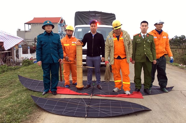 Thu hạ diều đảm bảo truyền tải điện an toàn trong dịp Tết Giáp Thìn