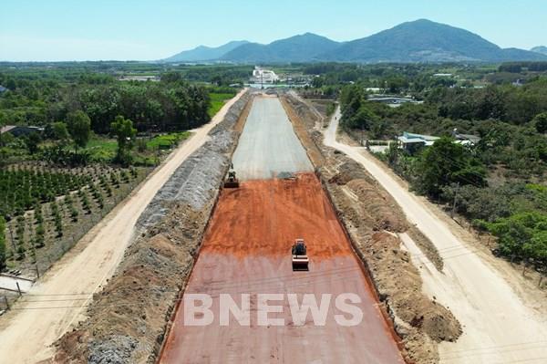 Bà Rịa-Vũng Tàu: Tết cận kề, nhà thầu hối hả thi công trước khi mùa mưa tới