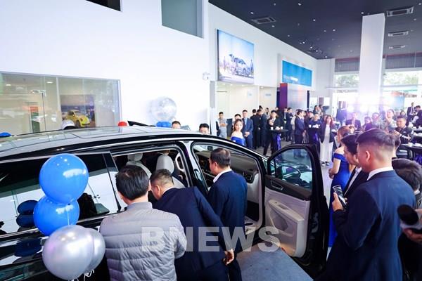 Volkswagen Viloran vừa ra mắt đã "cháy" hàng, khách phải đợi giao xe vào tháng 3