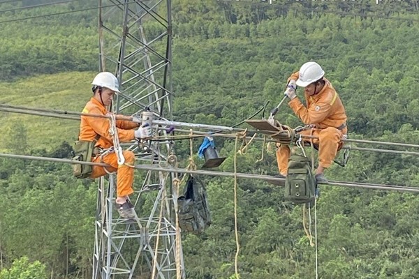 Đảm bảo truyền tải điện an toàn, liên tục ổn định trong năm 2024