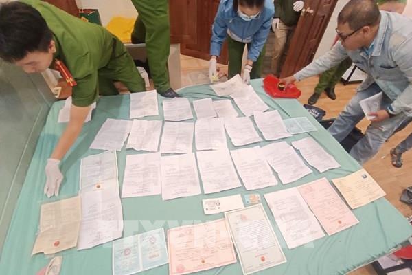 Khởi tố nhóm đối tượng cho vay nặng lãi lên đến 1.000%/năm