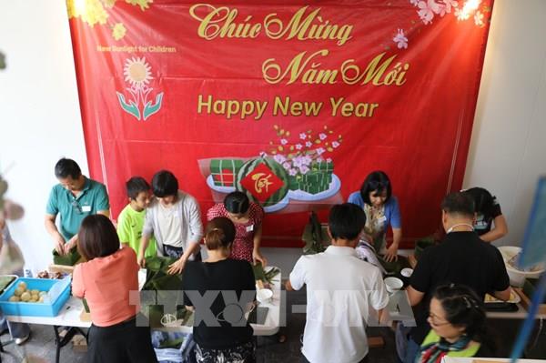 Gói bánh chưng xanh - gói trọn ân tình gửi về quê hương, đất nước