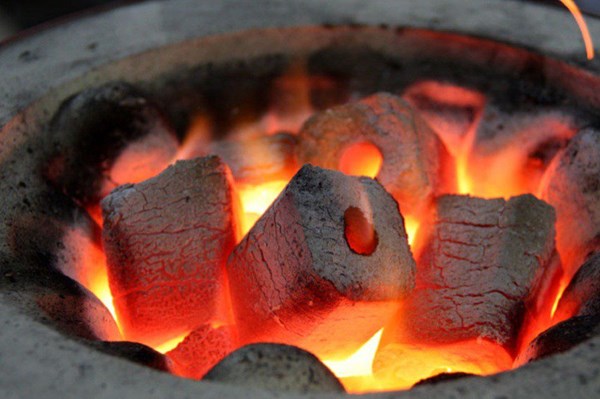 Bắc Giang: Ba người tử vong nghi do ngộ độc khí than