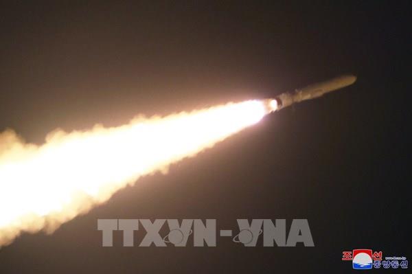 Lãnh đạo Triều Tiên thị sát vụ phóng thử tên lửa từ tàu ngầm