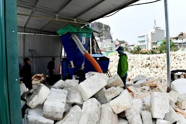 Lợi ích kép từ tái chế phao xốp sau chuyển đổi ở Quảng Ninh