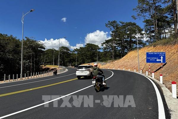 Thông xe qua đèo Prenn, cửa ngõ thành phố Đà Lạt vào ngày 31/1