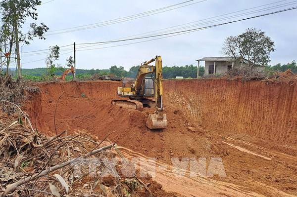 Phát hiện vụ đào lấy đất rừng sản xuất trái phép quy mô lớn