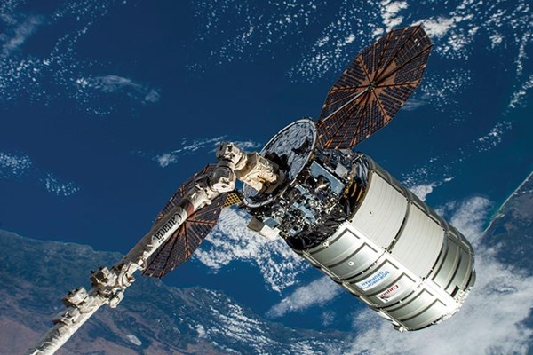 SpaceX phóng tàu vũ trụ mang hàng tiếp tế lên ISS