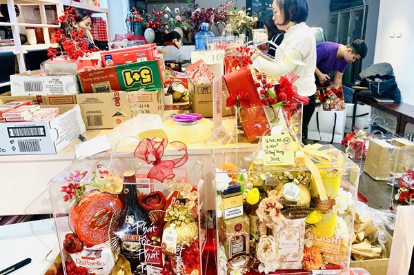 Doanh nghiệp tưng bừng kích cầu tiêu thụ hàng hóa Tết