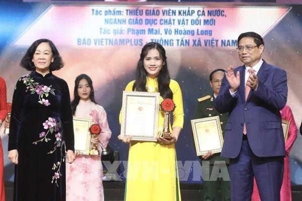 Giải Búa liềm vàng năm 2023: Thông tấn xã Việt Nam có 5 nhóm tác giả, tác giả được trao giải 