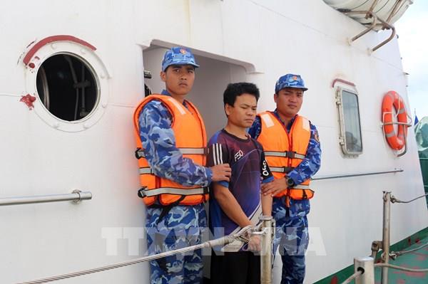 Bắt giữ đối tượng bị truy nã đặc biệt nguy hiểm lẩn trốn trên tàu cá