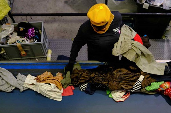 Nhật Bản phát triển công nghệ thu hồi sợi từ quần áo bỏ đi