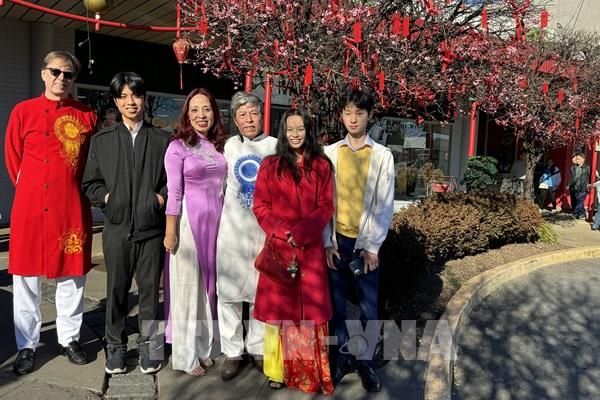 Nơi xứ người nhớ hương vị Tết Việt