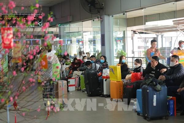 Người dân rời Hà Nội về quê đón Tết Giáp Thìn