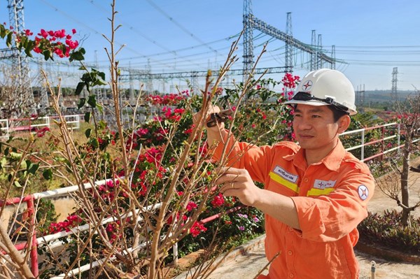 Tết của “lính canh" điện